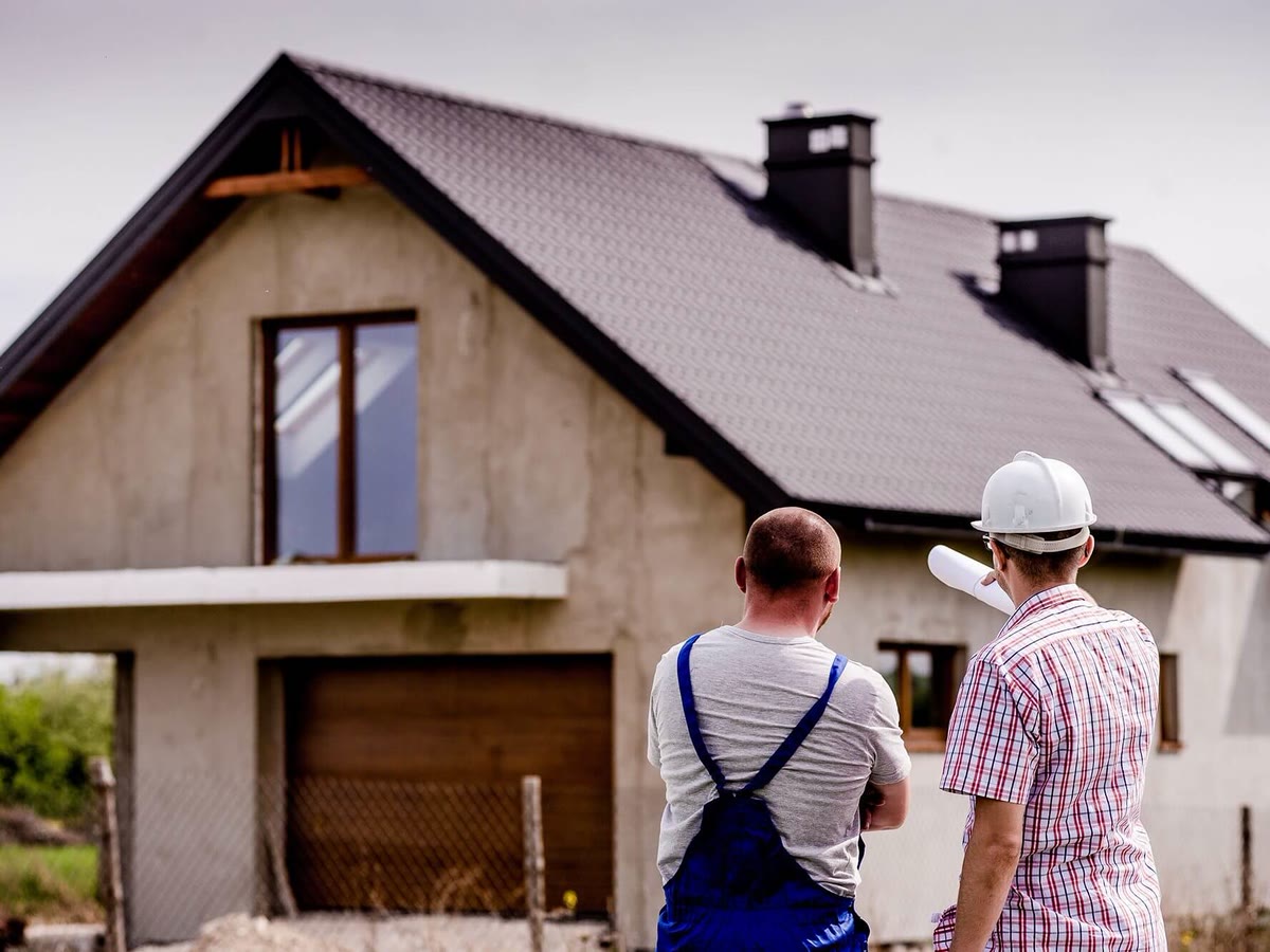 Installer and homeowner agreeing works after a survey